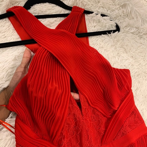 Guess Pleat and Lace Gown Size 4 - Picture 5 of 10